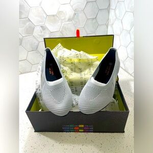 Bernie Mev Womans NIKKI Comfort SlipOns 8-8.5 Knit Ballet Flats Light Gray NEW